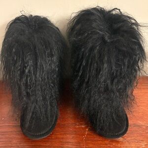 NEW Bearpaw Boo Shaggy Black Boots Youth Kid's Fuzzy Boots Girl’s Size: 2 NWOT